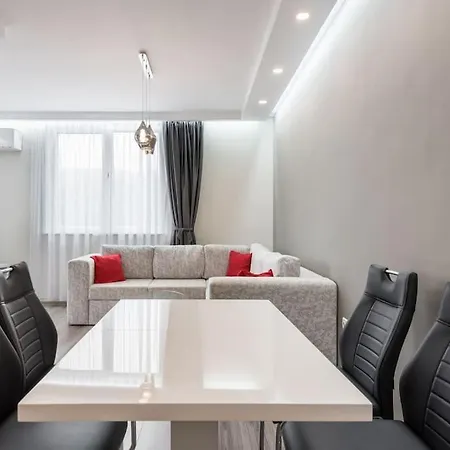 Apartment Garden View Warna
