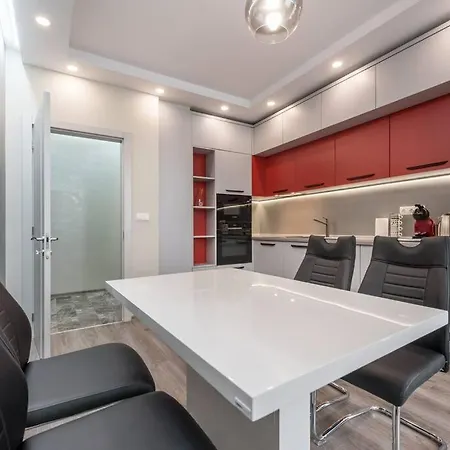 Garden View Apartment *
